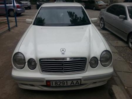 Mercedes-Benz E