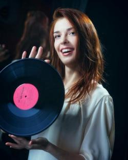 Ведущая/Певица и Ди-джей