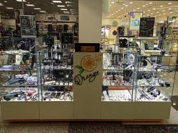 Продаю готовую торговую точку (торговый остров) по продаже ювелирной бижутерии на арендованной площади в ТРК Индиго-LIFE