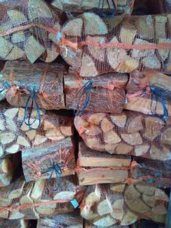 Дубовые дрова в сетке