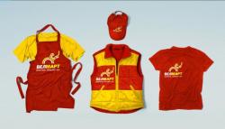 Для персонала, лого на одежде.