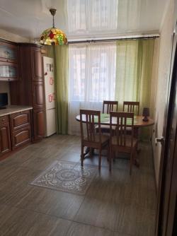 Квартира с ремонтом и мебелью в новом доме в новом центре Анапы.