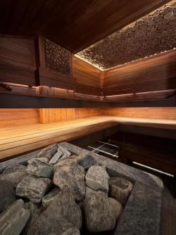 Русская баня с теплым бассейном, беседкой и мангалом в центре Сириуса