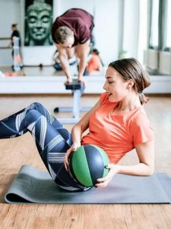 Фитнес-студия LiveBody Фитнес-студия LiveBody