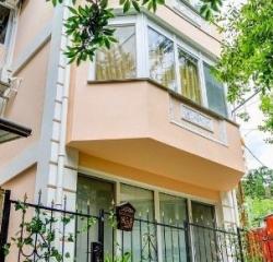 Дом в центре Ялты 4 этажа, 213 кв. м. 750 метров до набережной.