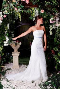 продажа и прокат  новых свадебных платьев