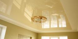 Глянцевый натяжной потолок