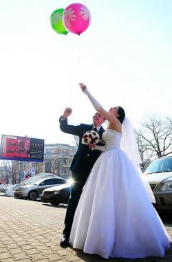 Ведущая (тамада) и диджей