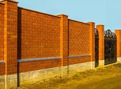    Строительство забора из кирпича