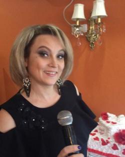 Ведущая. Тамада. Музыкант.