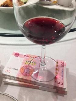 Высокооплачиваемая работа в Китае для девушек.