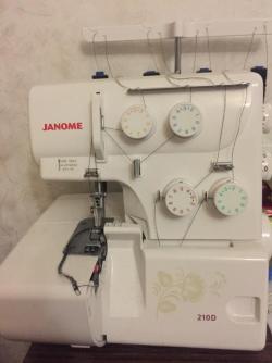 Продам оверлок (новый)Janome 210 D