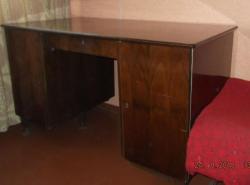 Продам стол 2-х тумбовый в Феодосии